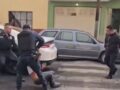 VIDEO: Ambulantes retan a policías y se arma fuerte enfrentamiento callejero
