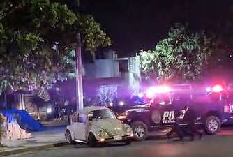 VIDEO: Conductora en un ‘vochito’ iba borracha y provoca persecución