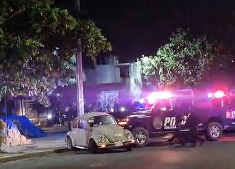 VIDEO: Conductora en un ‘vochito’ iba borracha y provoca persecución