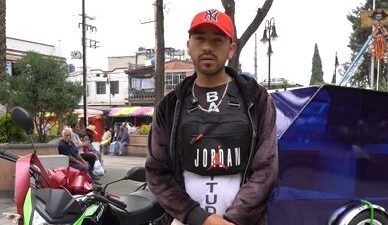 AGRADECIDO. Joven padre perdió su mototaxi durante la tormenta y ahora puede trabajar de nuevo