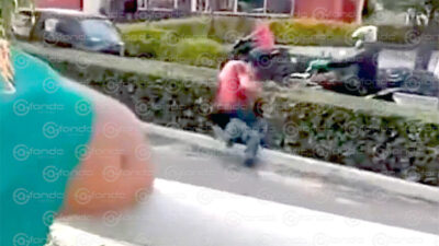 VIDEO. Hombre muere durante una pelea en el estacionamiento de una plaza comercial