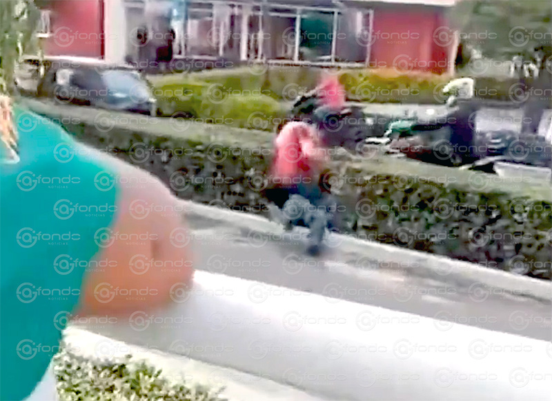 VIDEO. Hombre muere durante una pelea en el estacionamiento de una plaza comercial