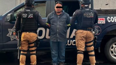 CAPTURADOS: Policías de Toluca sorprenden a dos sujetos que manejaban autos robados