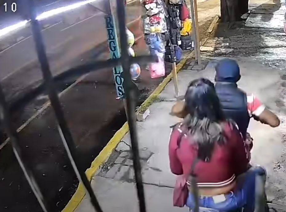 VIDEO: Pareja de ratas en motoneta roba mercancía de pequeños negocios