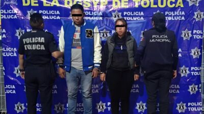 VIDEO. Pareja robaba a mujeres en el centro de Toluca y policías los capturaron