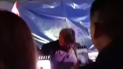 VIDEO: ‘No que Jalisco…?’; vecinos dan la golpiza de su vida a sujeto decía ser de un cártel