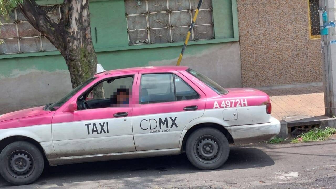 TRISTEZA: Un taxista hizo su último viaje antes de morir al volante de su Tsuru