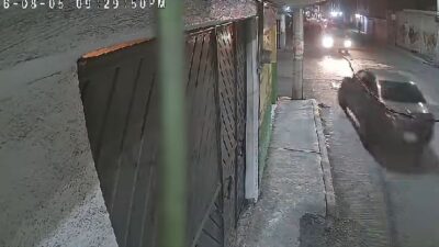 VIDEO: ‘¡Dame las llaves!’; asaltantes roban su auto a una pareja en Ecatepec