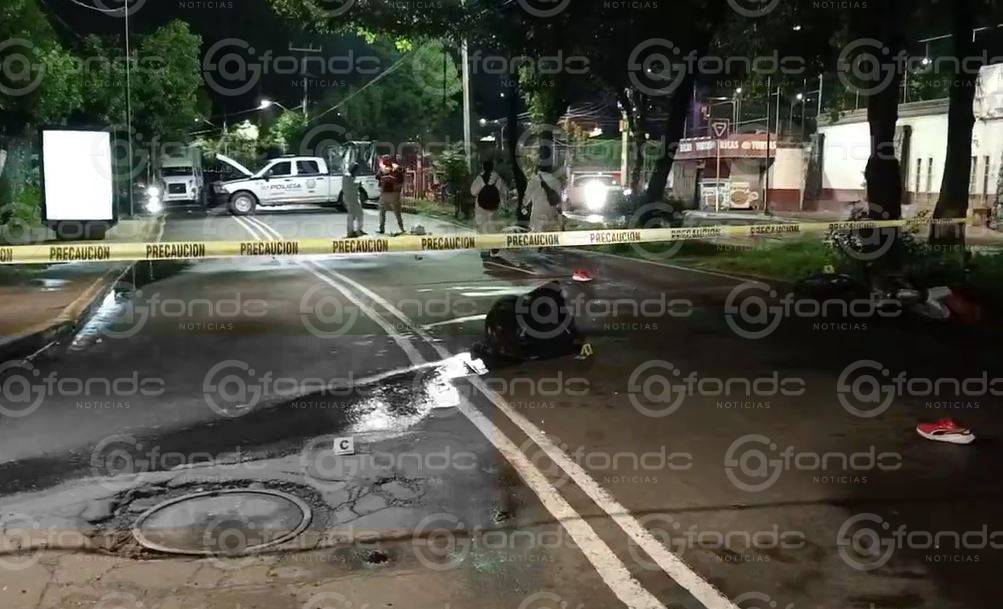 VIDEO: Juntos hasta el final; pareja iba en moto cuando él perdió el control y murieron