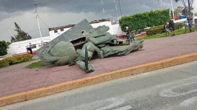 IMPACTANTE: Emblemática estatua cae y se destroza durante fuerte tormenta en Edomex
