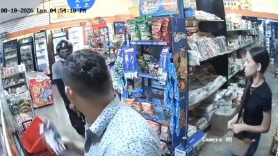 VIDEO: Cliente de tiendita es brutalmente asesinado durante un asalto