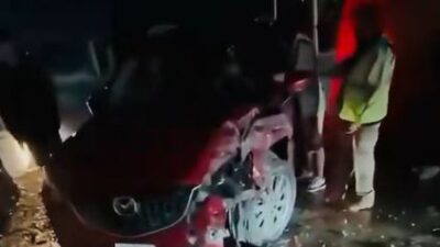 VIDEO: Borracho se estrella y golpea a un abuelito que lo quería ayudar