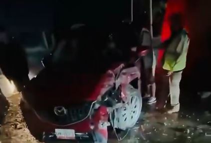 VIDEO: Borracho se estrella y golpea a un abuelito que lo quería ayudar