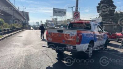 URGENTE: Hombres es encontrado sin vida en un paso a desnivel en Edomex