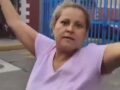 VIDEO: ‘¡Quédate la pizza!’; mujer pierde la razón y ataca a joven repartidor