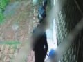 VIDEO: Policías de Ecatepec le roban el celular a un borracho inconsciente