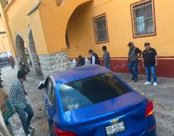 VIDEO: Abuelo pierde el control y arrolla a 15 personas durante una feria