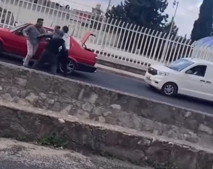 VIDEO: Familias arman violenta y vergonzosa pelea por un conflicto vial