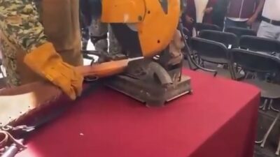 VIDEO: Detona rifle y deja heridos durante programa de canje de armas