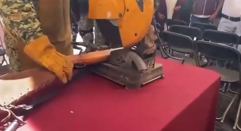 VIDEO: Detona rifle y deja heridos durante programa de canje de armas