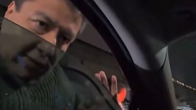 VIDEO: ‘Es para Tránsito’; taxistas piden 100 pesos a conductores para dejarlos orillarse