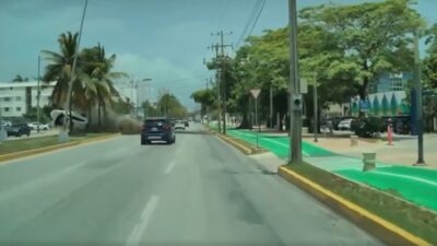 VIDEO: Camioneta a toda velocidad termina volcada y una mujer muere