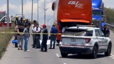 TRAGEDIA: Trabajador arreglaba un autobús de pasajeros cuando le cayó encima