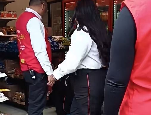 VIDEO: ‘Ahora no llores’; fardero pide piedad mientras lo someten en un Soriana
