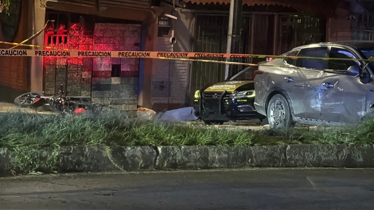 TERRIBLE: Tres mujeres iban en la misma moto y una de ella acabó muerta
