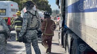 URGENTE: Muere chofer de pipa de gas al estrellarse y se desata fuerte movilización