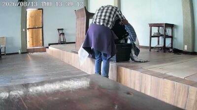 VIDEO: Sujeto profana la ‘Casa de Dios’ y roba la alcancía del diezmo