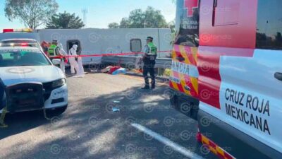 TRAGEDIA. Un muerto y 20 heridos deja volcadura de autobús de pasajeros en Edomex