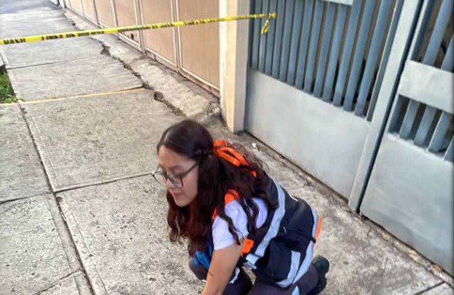 TRISTEZA: Señor caminaba solo por la avenida cuando cayó y ya no despertó