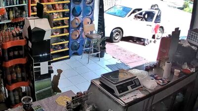 VIDEO: ‘¡No me hagas nada!’; asaltantes atacan y golpean a repartidor de huevo