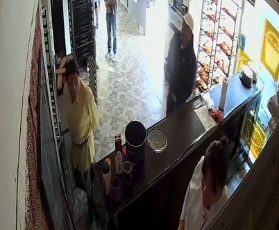 VIDEO. Asaltantes seriales atacan con mucha violencia a negocios en Ecatepec