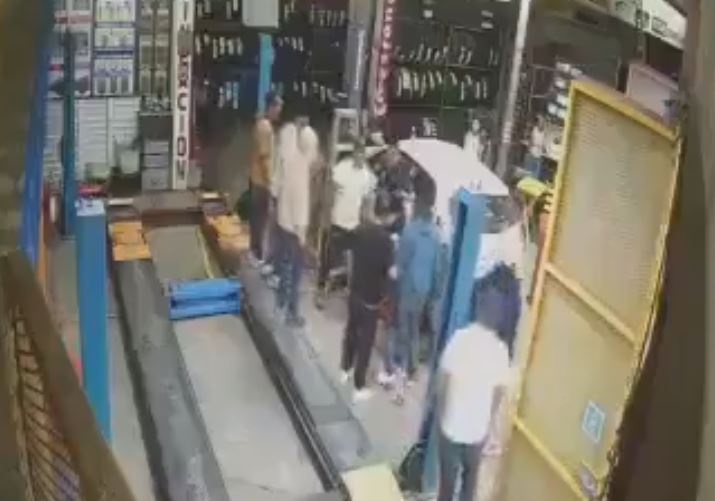 VIDEO: Extorsionadores balean a empleados de llantera por no pagar 100 mil pesos