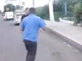 VIDEO. Chofer de combi provoca choque, pelea y termina pidiendo paz en Ecatepec