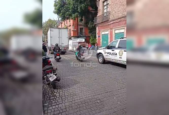 URGENTE: Un señor vivía en calles del centro y hoy amaneció sin vida en una jardinera