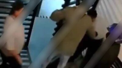 VIDEO: Mujer discute con un vigilante y regresa con sus ‘cuates’ a darle una golpiza