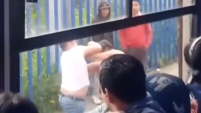VIDEO. Choferes de camiones bajan a solucionar sus problemas a golpes
