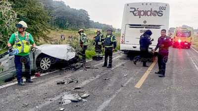 TRAGEDIA. Víctor Sergio y Graciela eran hermanos; ambos murieron al chocar contra un autobús en Edomex
