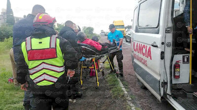 ACCIDENTE. Autobús se sale de la carretera; 11 pasajeros resultan lesionados