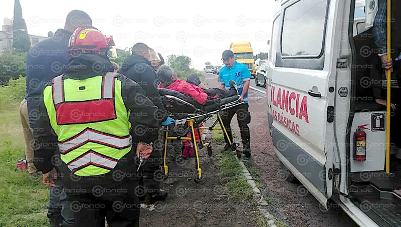 ACCIDENTE. Autobús se sale de la carretera; 11 pasajeros resultan lesionados
