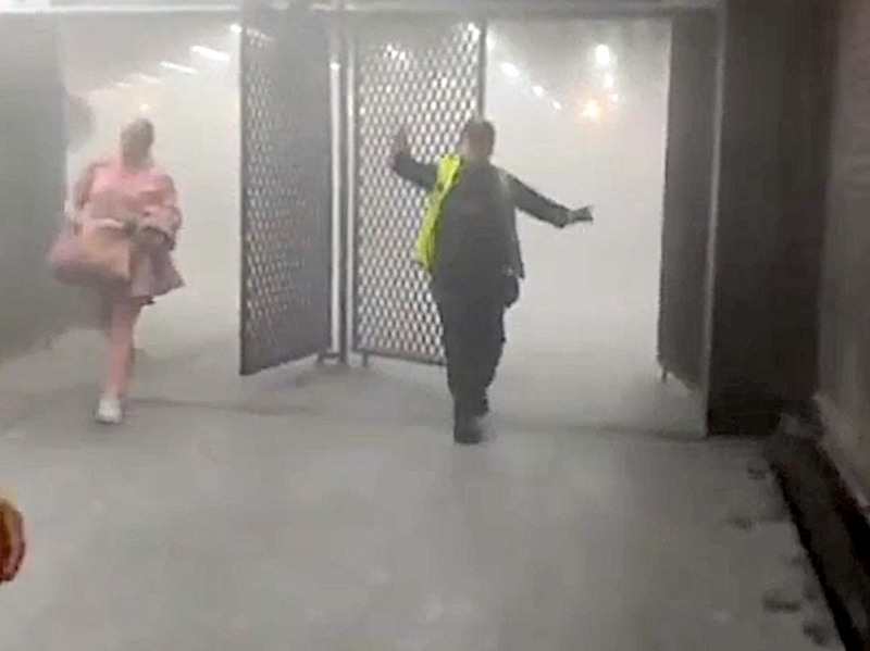 VIDEO. Momentos de pánico por un incendio en la estación Taxqueña de la Línea 2 del Metro