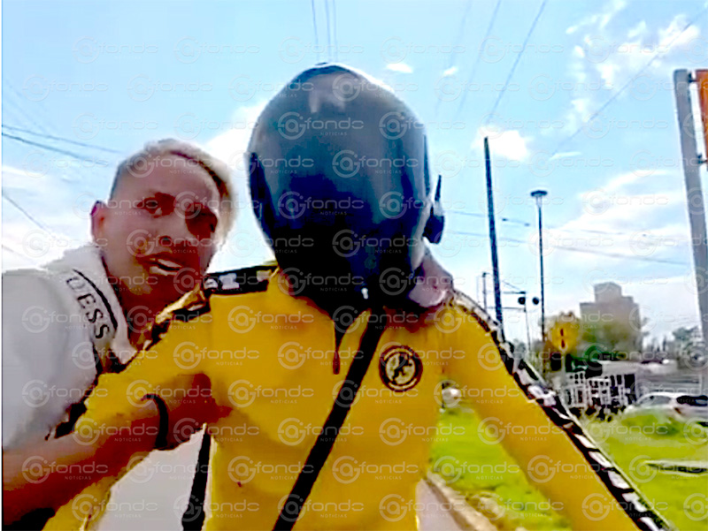 VIDEO. Delincuente se sube a la moto de un bíker para escapar de la policía