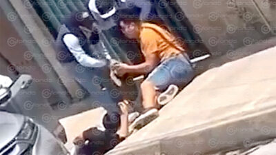 VIDEO. Delincuentes armados obligan a jóvenes a desbloquear sus celulares en Edomex