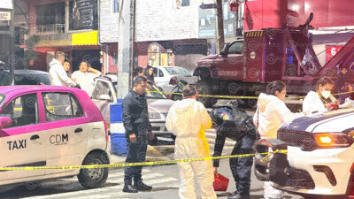 IMPACTO. Un muerto y un herido dejó el choque de una motocicleta contra un vehículo en Coyoacán