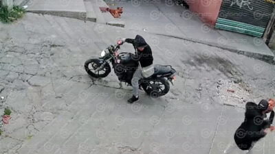 VIDEO. Sujetos armados asaltan a mujeres en Edomex; los identifican por unos tenis