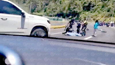 VIDEO. Mueren dos personas que viajaban en una motocicleta sobre la autopista México – Cuernavaca