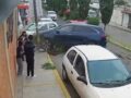 VIDEO: Conductora novata casi aplasta a una señora con sus dos hijos pequeños